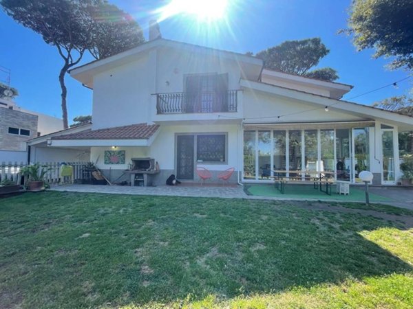 casa indipendente in vendita a Fiumicino in zona Fregene
