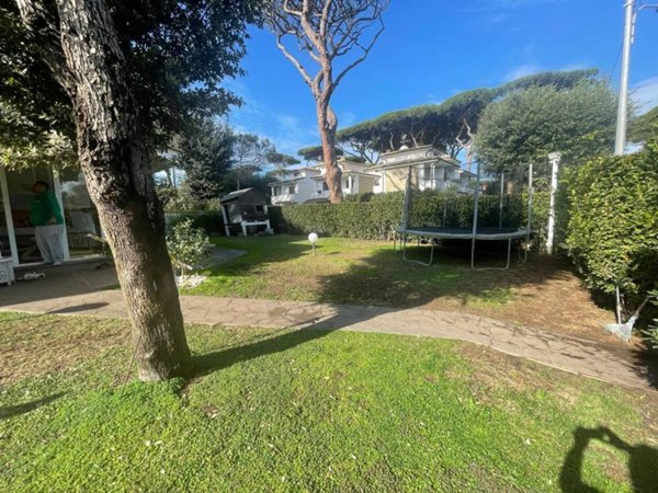 casa indipendente in vendita a Fiumicino in zona Fregene