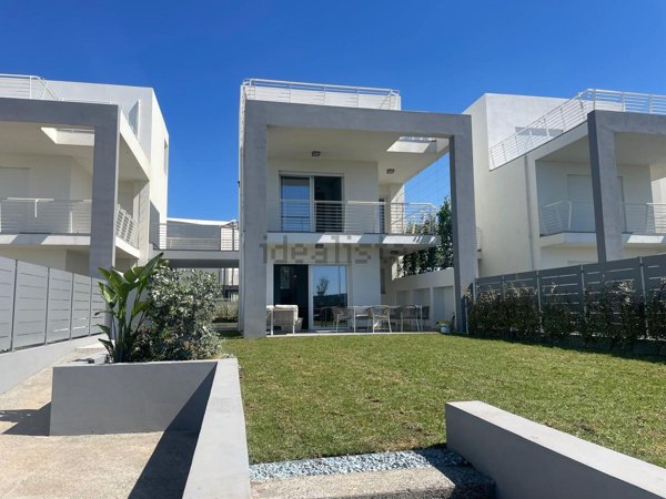 casa indipendente in vendita a Fiumicino in zona Fregene