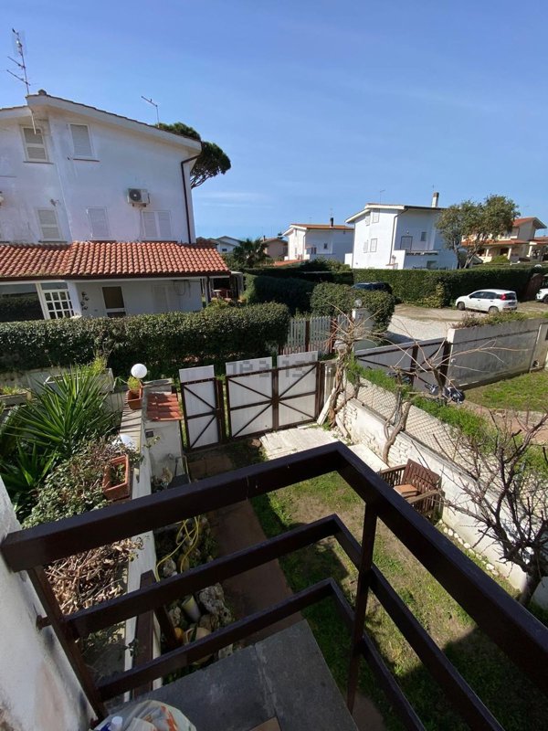 appartamento in vendita a Fiumicino in zona Fregene