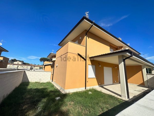casa indipendente in vendita a Fiumicino