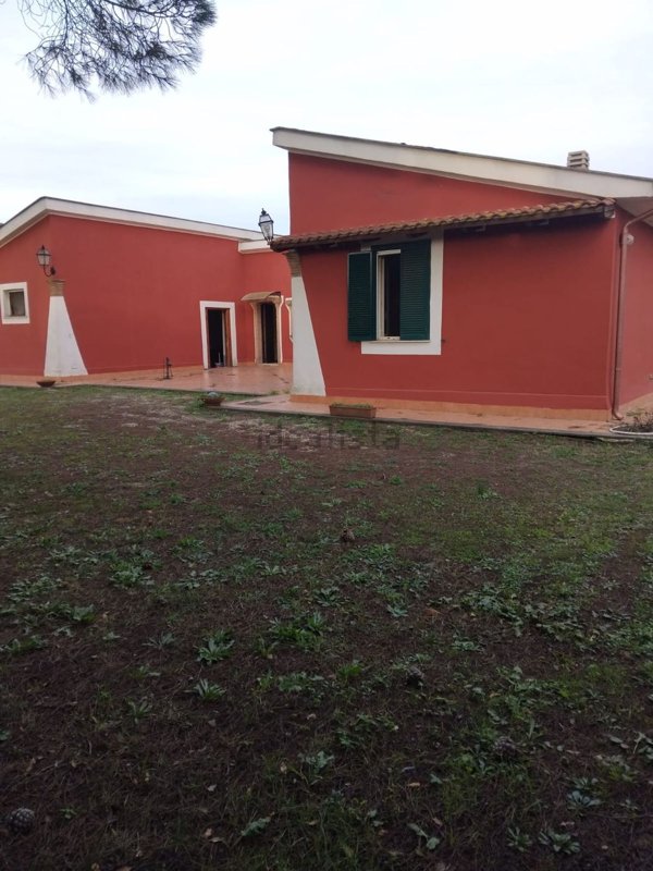 casa indipendente in vendita a Fiumicino