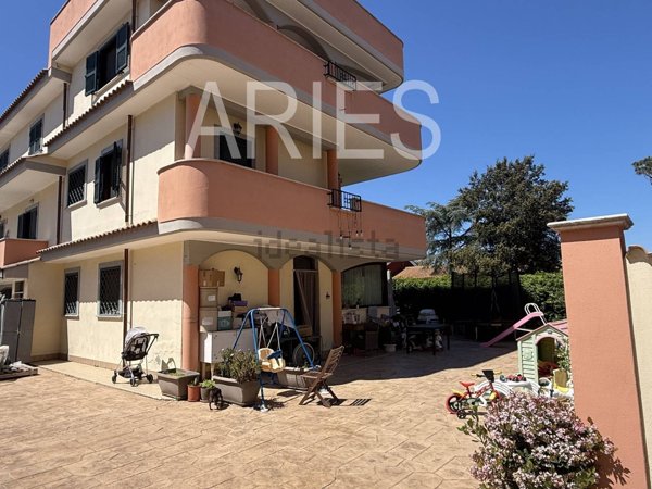 casa indipendente in vendita a Fiumicino in zona Isola Sacra