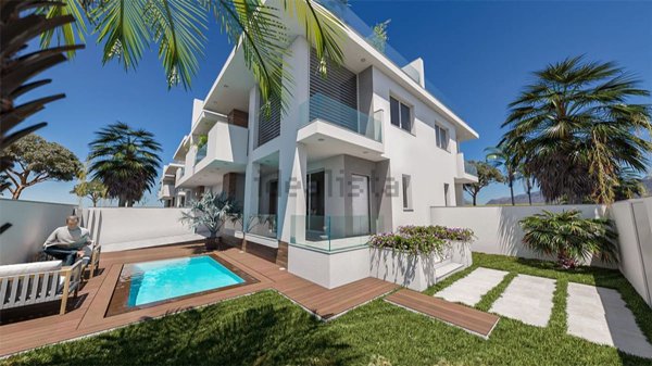 casa indipendente in vendita a Fiumicino