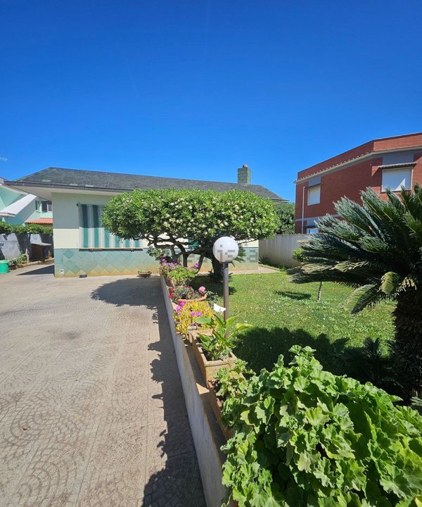 casa indipendente in vendita a Fiumicino in zona Isola Sacra