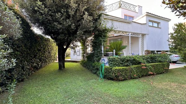 casa indipendente in vendita a Fiumicino in zona Fregene