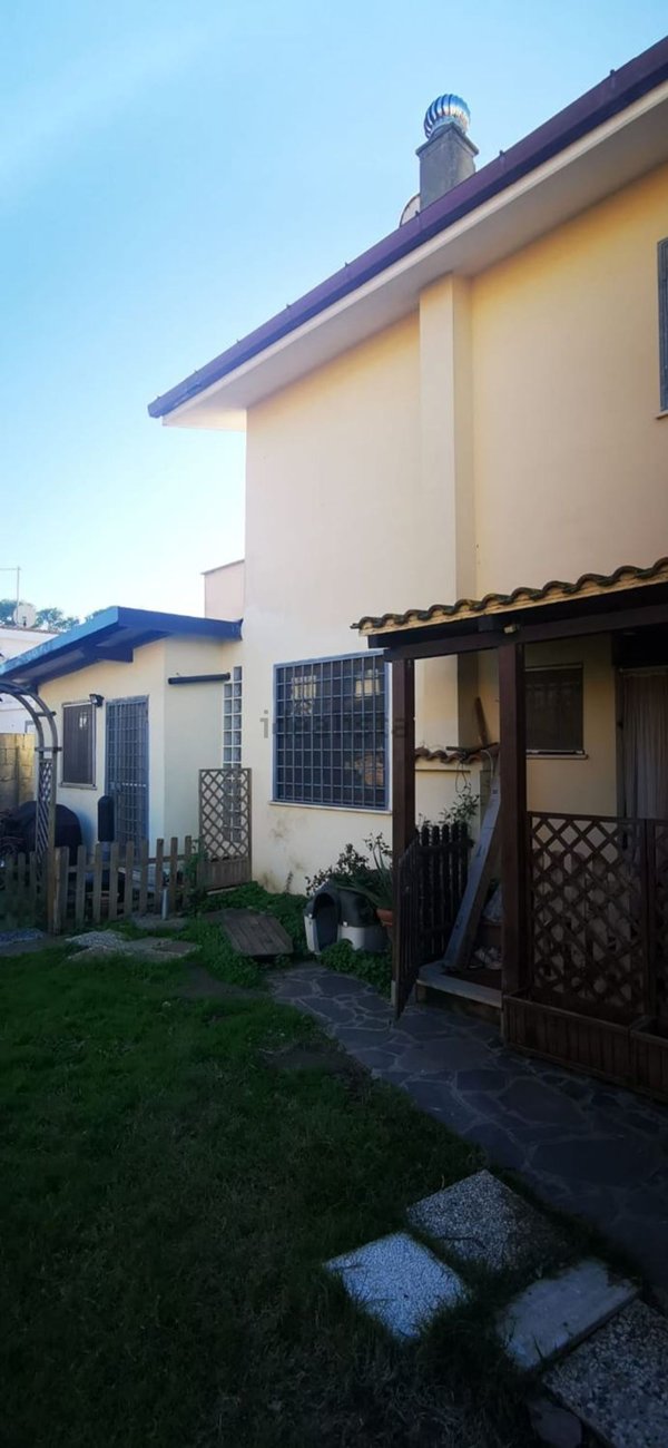 casa indipendente in vendita a Fiumicino in zona Fregene