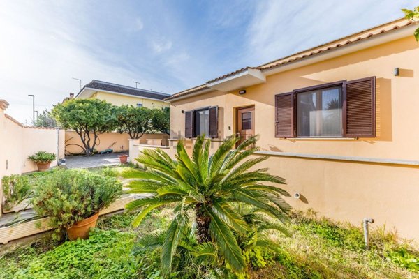 casa indipendente in vendita a Fiumicino