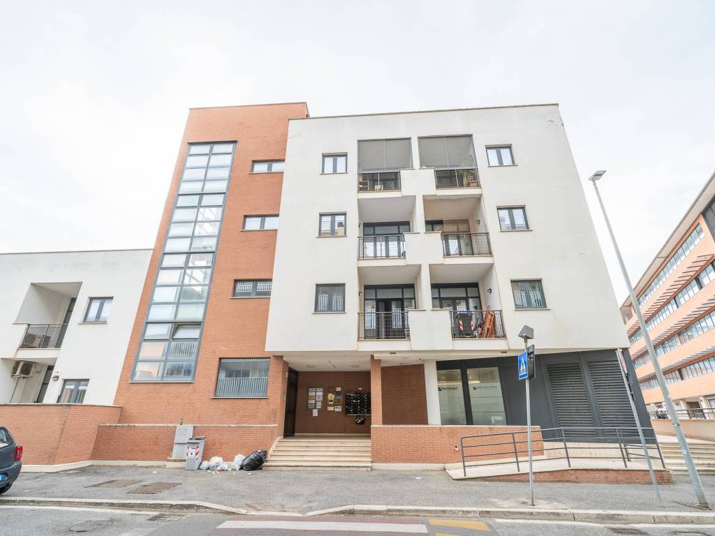 ufficio in vendita a Fiumicino in zona Isola Sacra