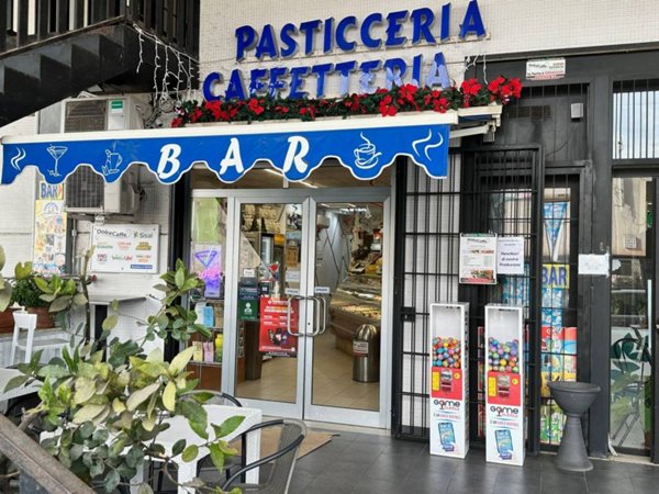 negozio in vendita a Fiumicino in zona Testa di Lepre