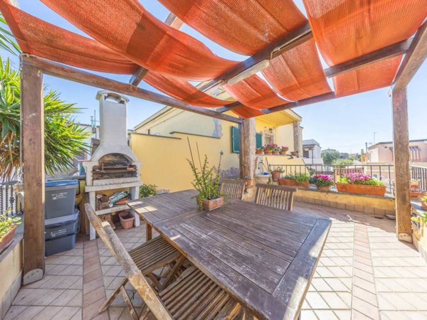 casa indipendente in vendita a Fiumicino in zona Isola Sacra