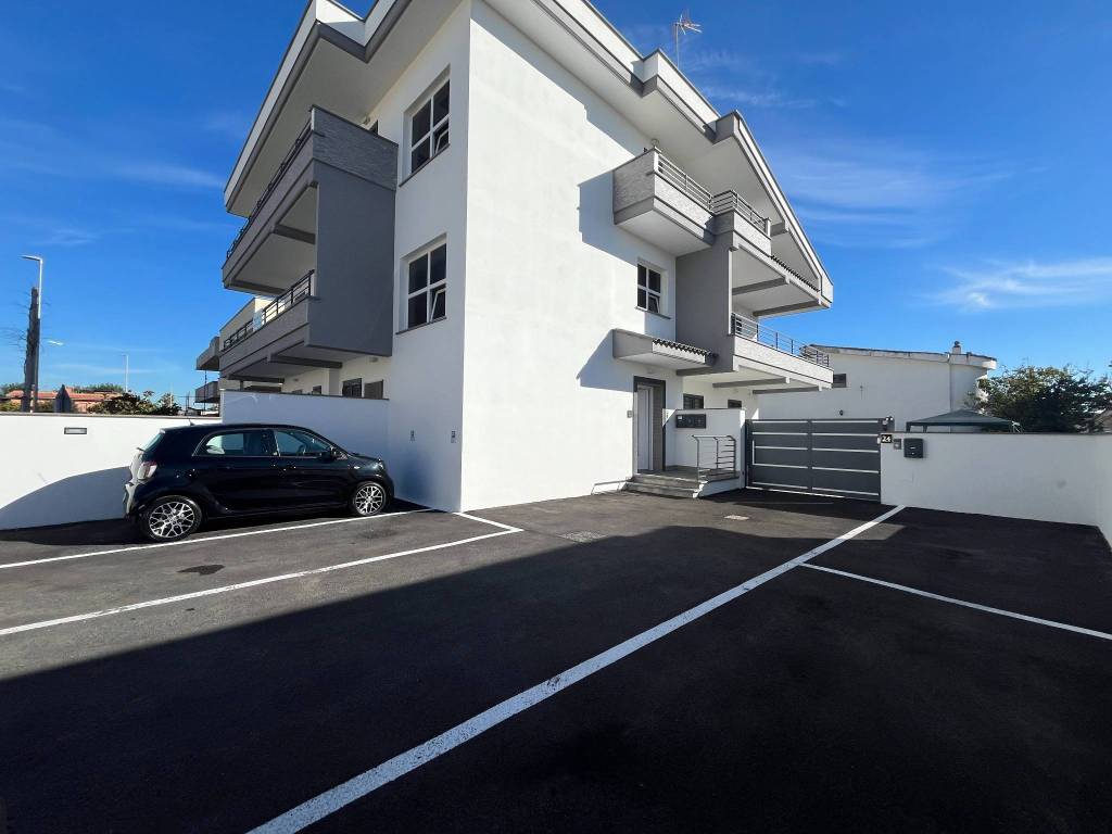 appartamento in vendita a Fiumicino in zona Isola Sacra