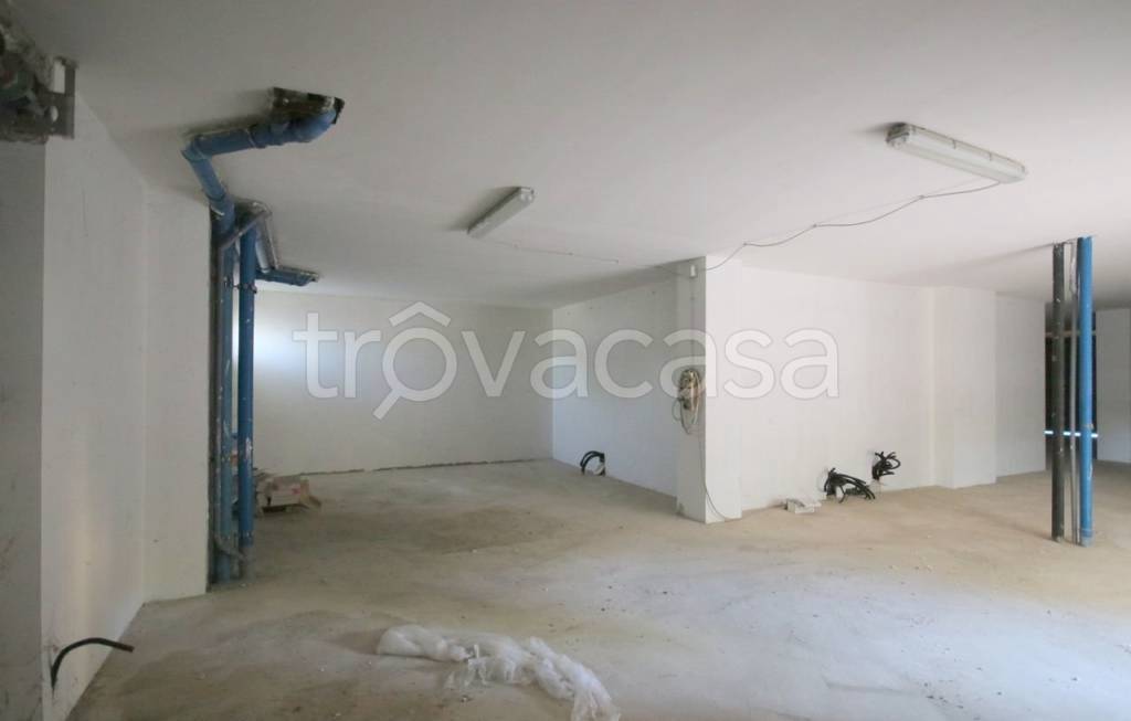 negozio in vendita a Fiumicino