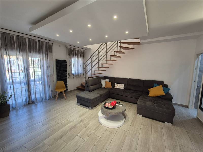 casa indipendente in vendita a Fiumicino in zona Isola Sacra