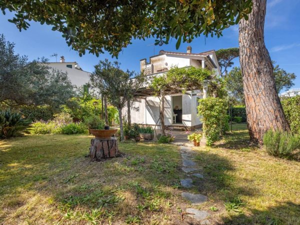 casa indipendente in vendita a Fiumicino in zona Fregene