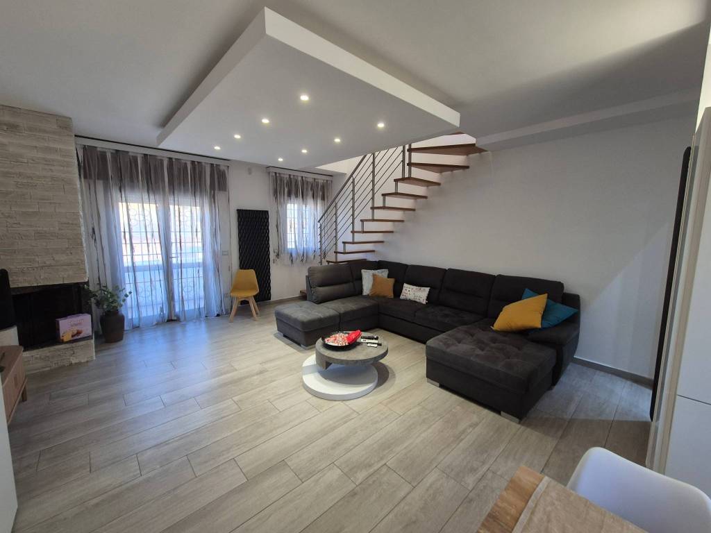 casa indipendente in vendita a Fiumicino in zona Isola Sacra