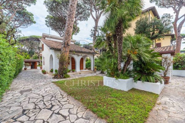 casa indipendente in vendita a Fiumicino in zona Fregene