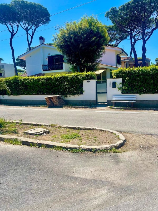 casa indipendente in vendita a Fiumicino in zona Fregene