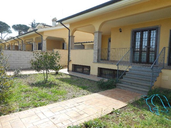 casa indipendente in vendita a Fiumicino in zona Aranova