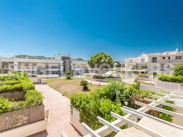 appartamento in vendita a Fiumicino in zona Fregene
