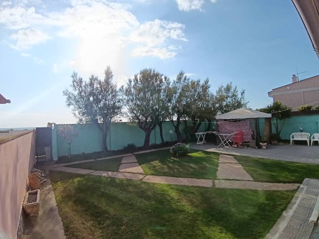 casa indipendente in vendita a Fiumicino in zona Focene