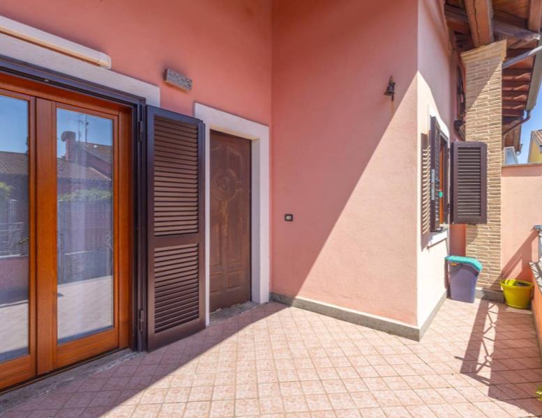 casa indipendente in vendita a Fiumicino in zona Isola Sacra