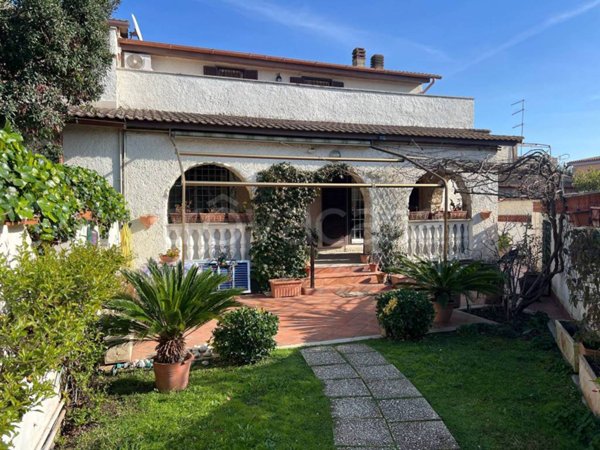 casa indipendente in vendita a Fiumicino in zona Focene