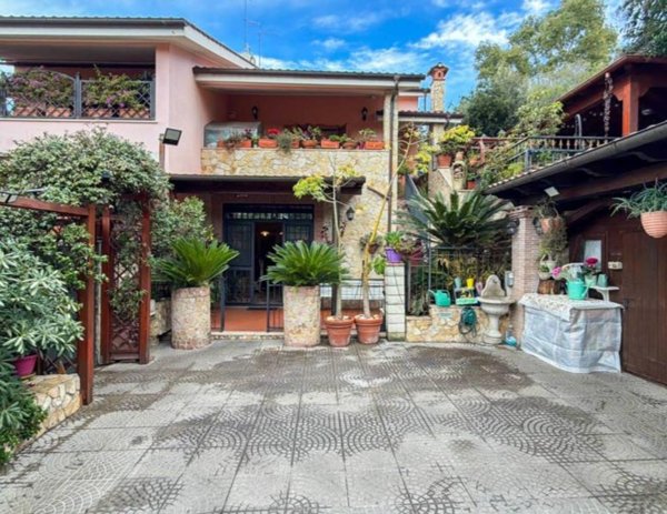 casa indipendente in vendita a Fiumicino in zona Aranova