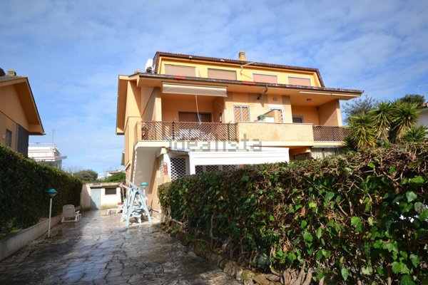 casa indipendente in vendita a Fiumicino in zona Fregene
