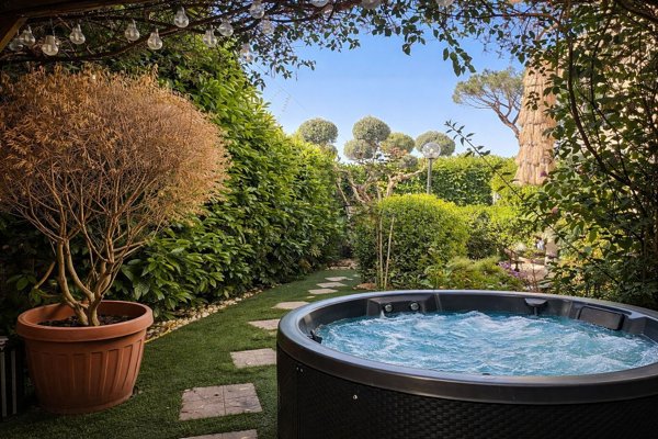 casa indipendente in vendita a Fiumicino in zona Isola Sacra