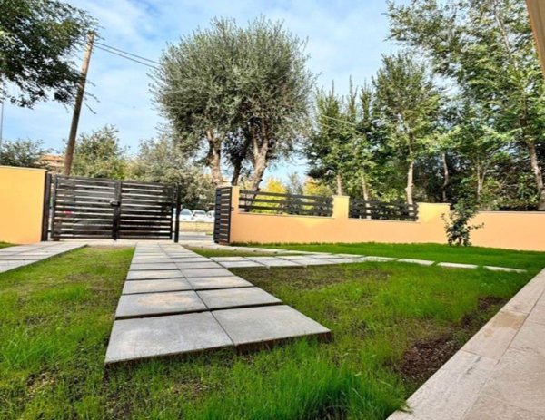 casa indipendente in vendita a Fiumicino