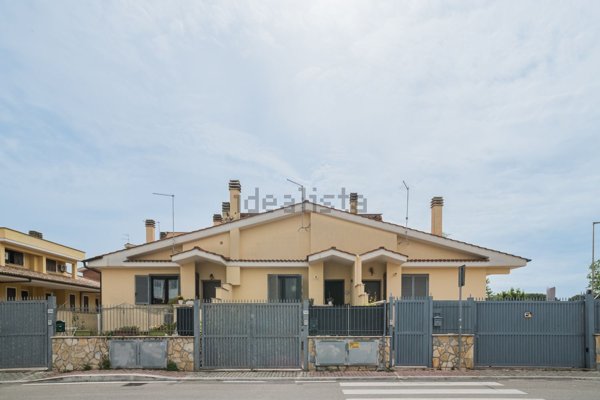 pentavano in vendita a Fiumicino in zona Passo Oscuro
