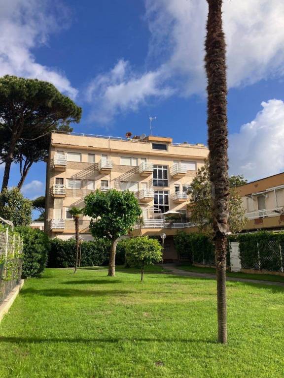 appartamento in vendita a Fiumicino in zona Fregene