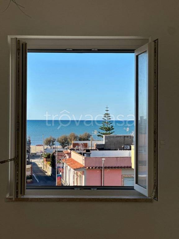 appartamento in vendita a Fiumicino in zona Passo Oscuro