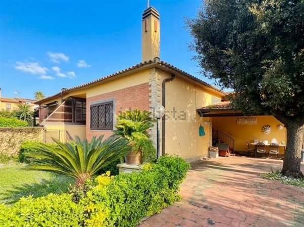 casa indipendente in vendita a Fiumicino in zona Maccarese
