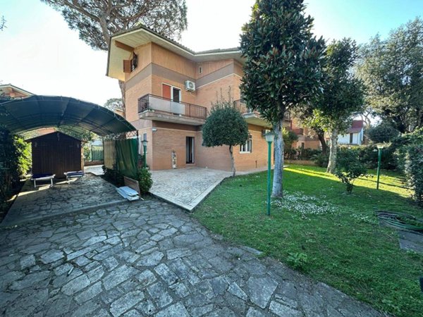 casa indipendente in vendita a Fiumicino in zona Fregene