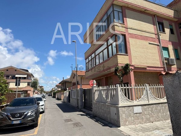 appartamento in vendita a Fiumicino in zona Isola Sacra