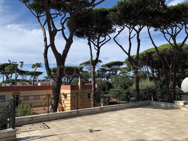 casa indipendente in vendita a Fiumicino in zona Fregene