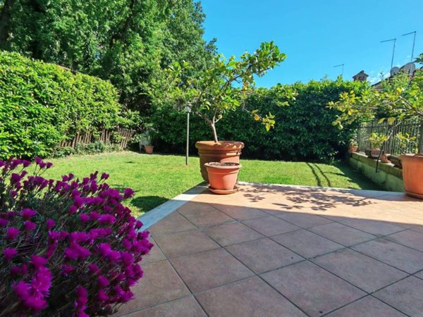 casa indipendente in vendita a Fiumicino in zona Testa di Lepre