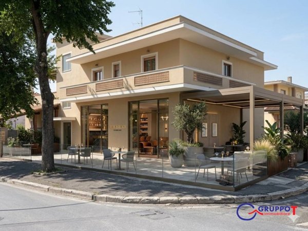 negozio in vendita a Fiumicino in zona Isola Sacra