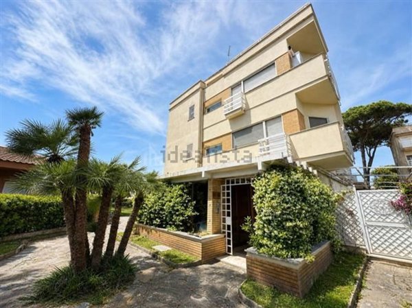 appartamento in vendita a Fiumicino in zona Fregene