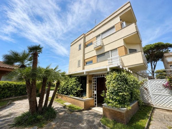 appartamento in vendita a Fiumicino in zona Fregene