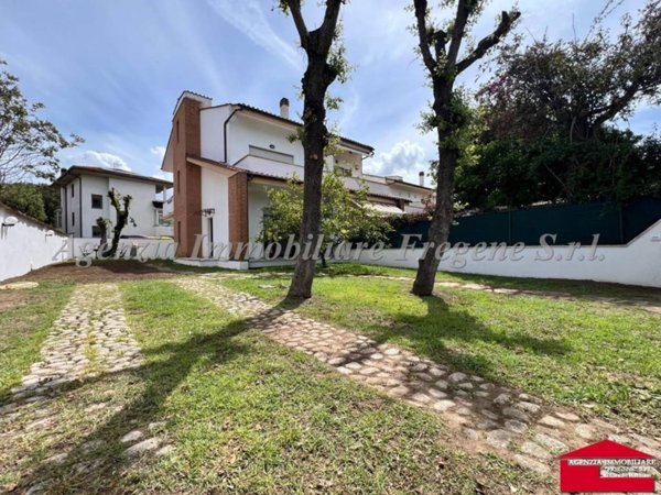 casa indipendente in vendita a Fiumicino in zona Fregene