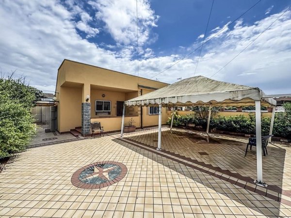 casa indipendente in vendita a Fiumicino in zona Focene