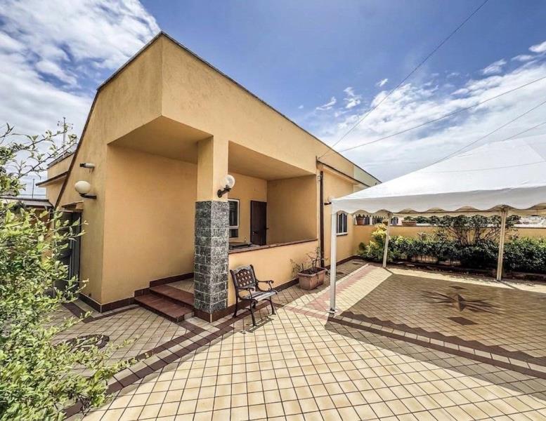 casa indipendente in vendita a Fiumicino in zona Focene