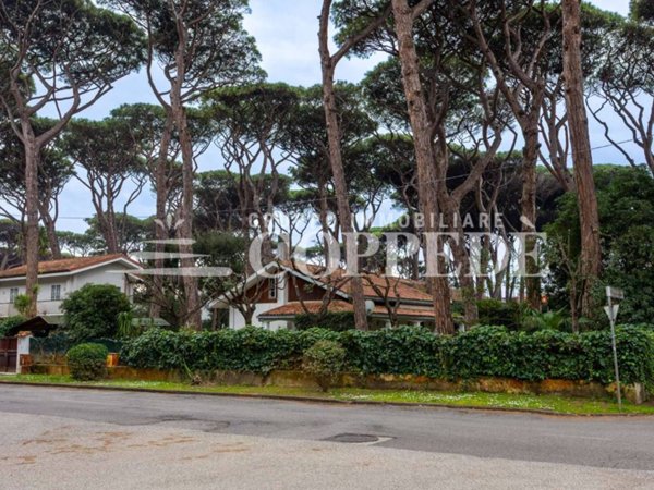 casa indipendente in vendita a Fiumicino in zona Fregene