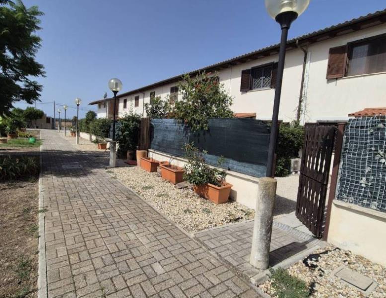 casa indipendente in vendita a Fiumicino