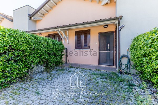 casa indipendente in vendita a Fiumicino in zona Isola Sacra
