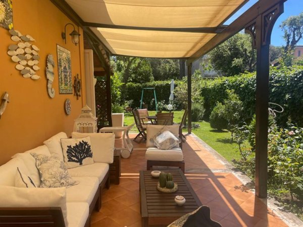 casa indipendente in vendita a Fiumicino in zona Fregene