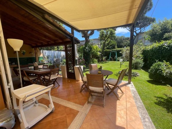 casa indipendente in vendita a Fiumicino in zona Fregene
